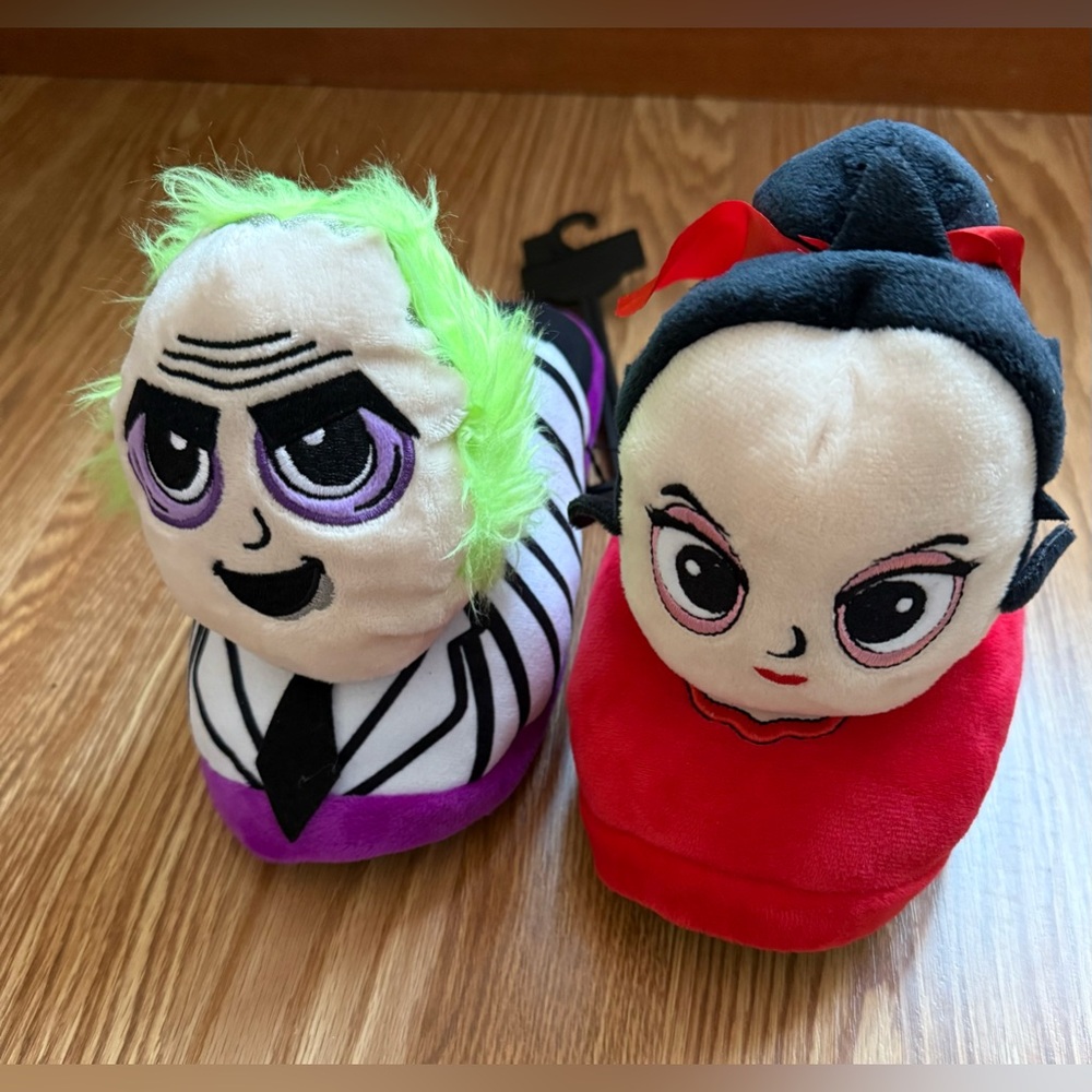 Plush Women’s Size  9-10  Beetle Juice Character Slippers  New with tags